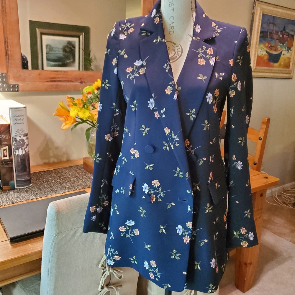 H&M navy blue floral blazer/ like new!